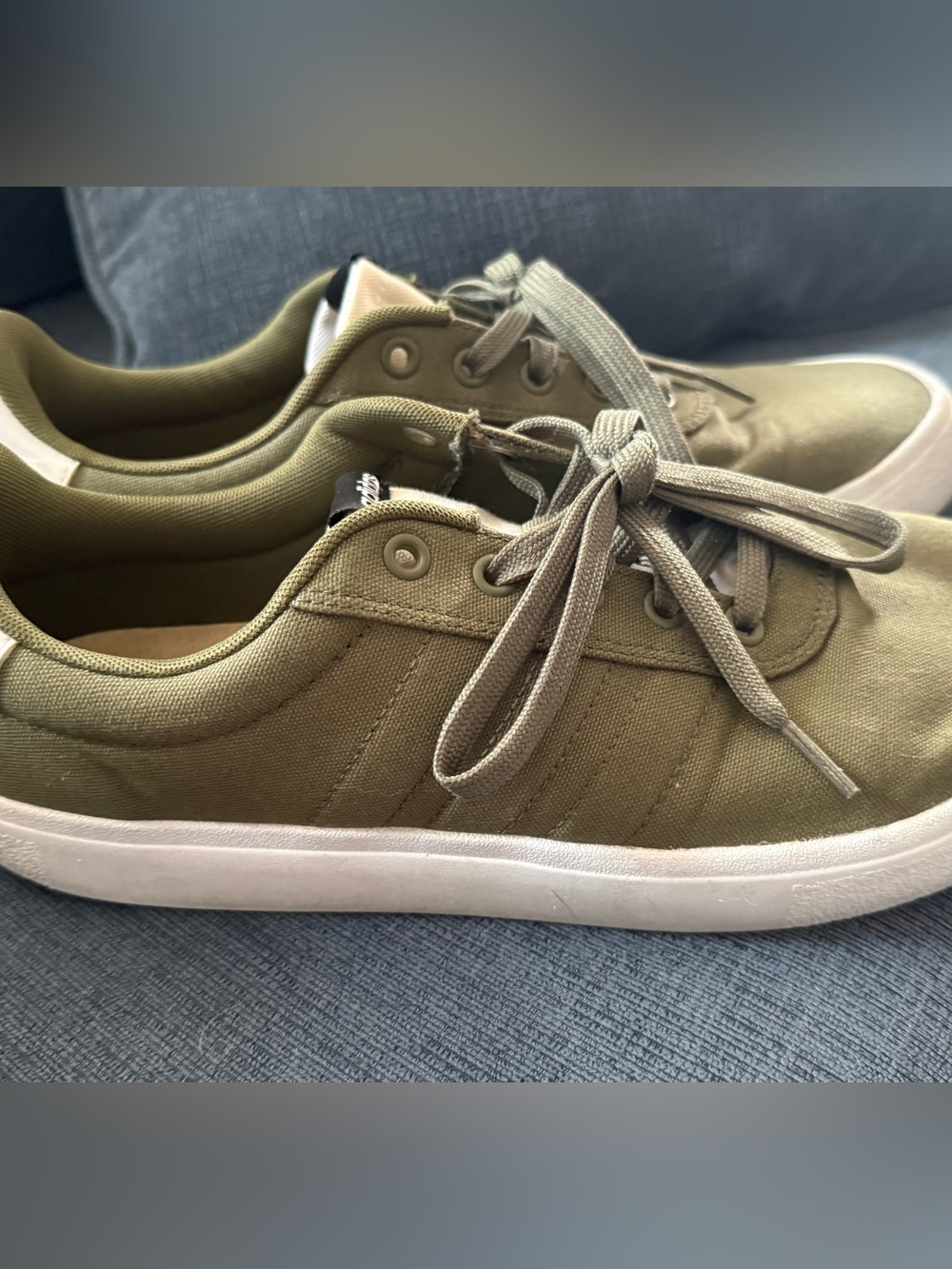 adidas Vulc Raid3r Skateboard
Shoes in the "Focus Olive"